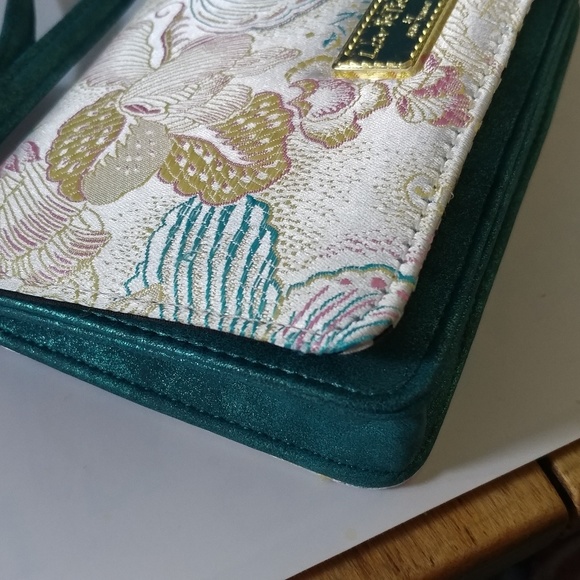 💙HP!!💙Betsey Johnson turquoise glitzy wristlet - Picture 2 of 4